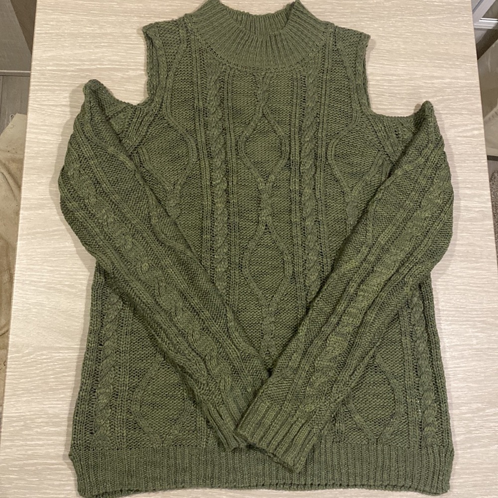 Freshman Cold Shoulder Cable Knit Sweater